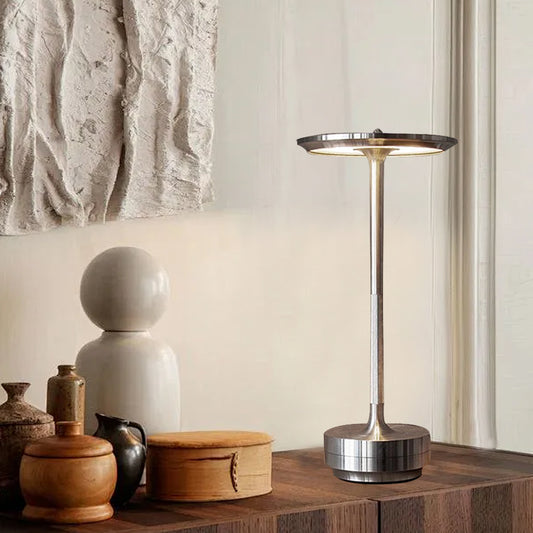 Alvi Bordslampa – Trådlös & Stilren Design