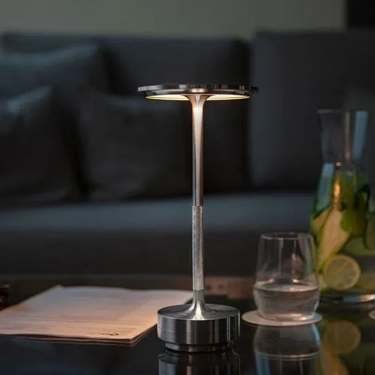 Alvi Bordslampa – Trådlös & Stilren Design
